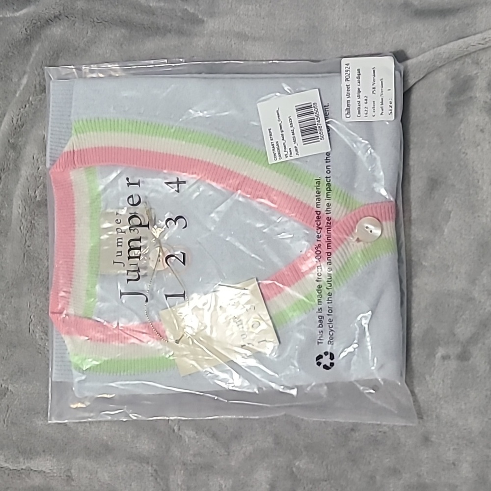 Jumper 1234 cashmere cardigan.